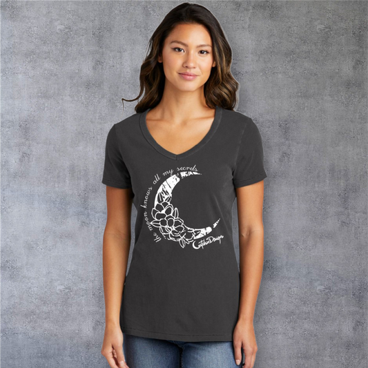 The moon knows all my secrets V Neck